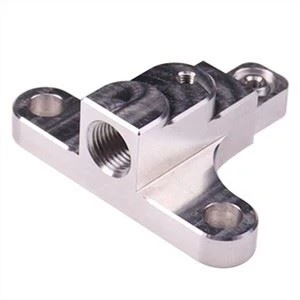 Connettore in alluminio CNC